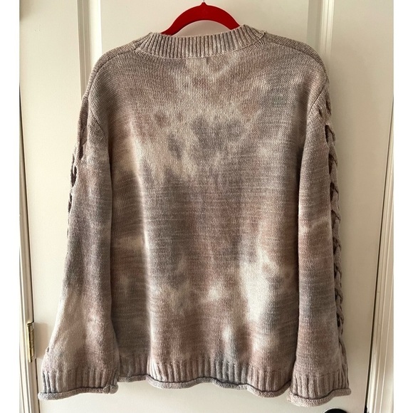 Main Strip Women’s Size Small Beige Gray Tie Dye Sweater Arm Cutouts. - Picture 3 of 5